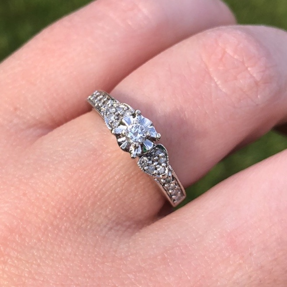 10k white gold .28 CTTW diamond engagement ring - Picture 10 of 16